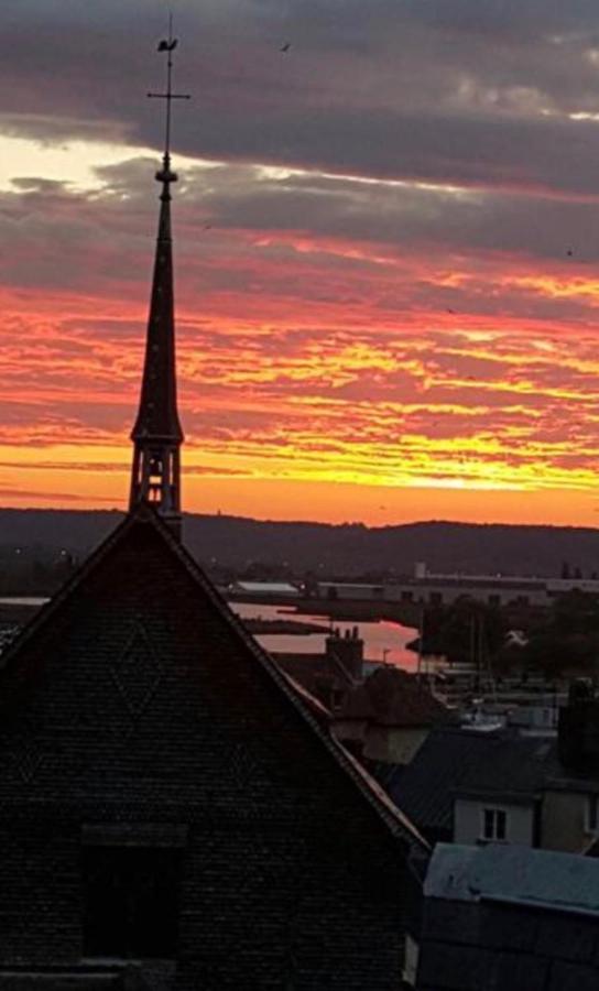 Au Coeur De Sainte Catherine Онфлер Екстер'єр фото
